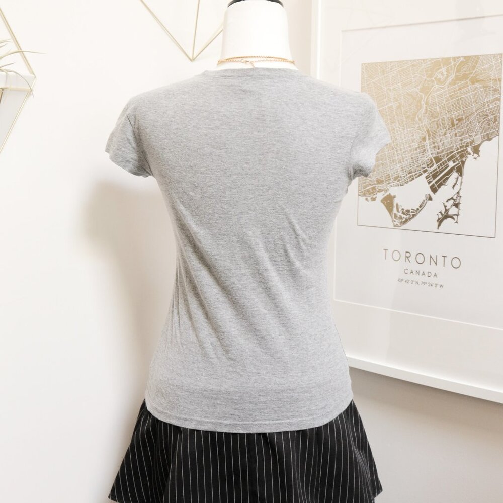 Grey Goth Calligraphy Baby Tee 🦇 AEROPOSTALE - Picture 4 of 6